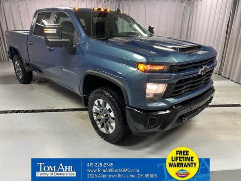 Used 2025 Chevrolet Silverado 2500 Custom w/ Custom Value Package AWD/4WD image 1