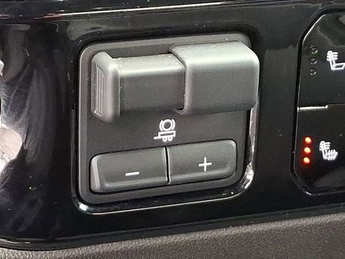 Used 2025 Chevrolet Silverado 1500 LT image 30