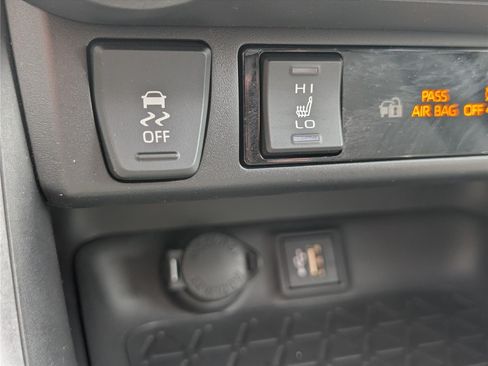 Used 2023 Toyota RAV4 XLE Premium AWD/4WD image 27