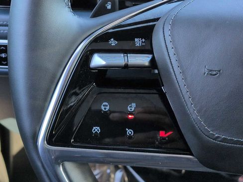 Used 2025 Cadillac Escalade IQ Luxury 2 image 25