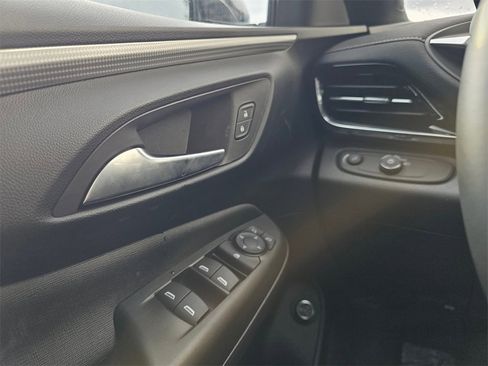 Used 2025 Buick Envista Avenir image 28