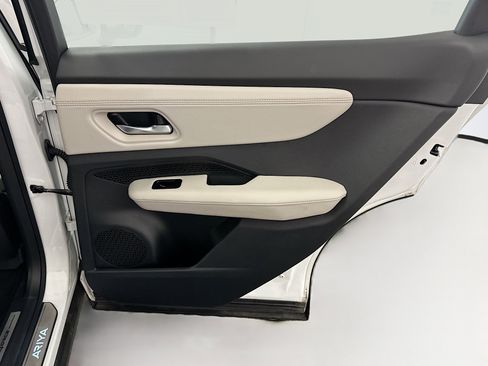 Used 2024 Nissan Ariya AWD image 31