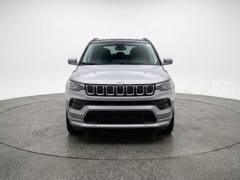 Used 2025 Jeep Compass Limited AWD/4WD image 2