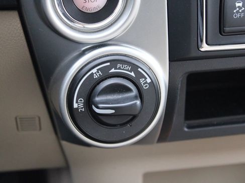 Used 2017 Nissan Titan SV image 33