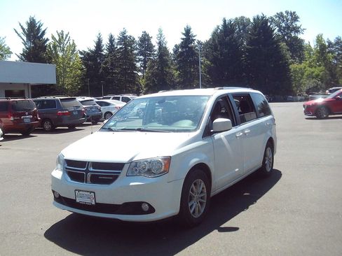 Used 2019 Dodge Grand Caravan SXT FWD image 1