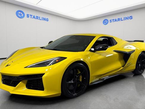 Used 2025 Chevrolet Corvette E-Ray w/ Stealth Interior Trim Package AWD/4WD image 18