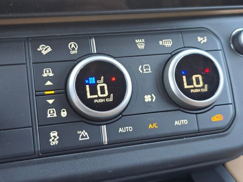 New 2026 Land Rover Defender 130 X-Dynamic SE AWD/4WD image 27
