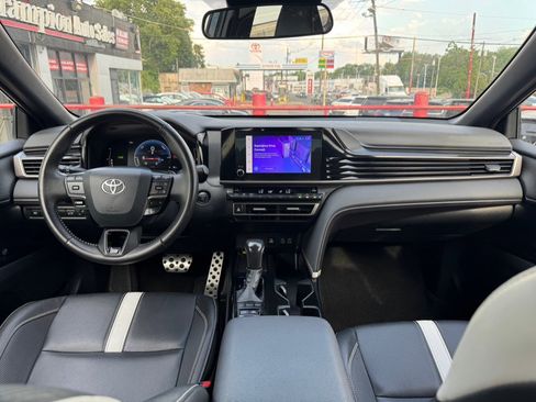Used 2025 Toyota Camry SE FWD image 43