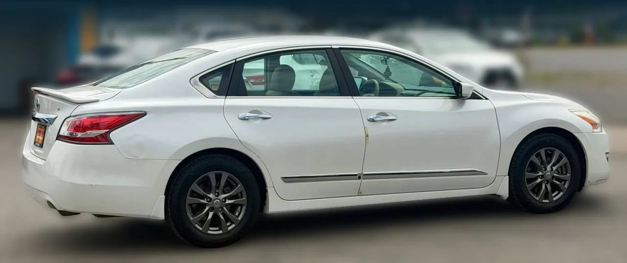Used 2015 Nissan Altima 2.5 S w/ Sport Value Package FWD image 12