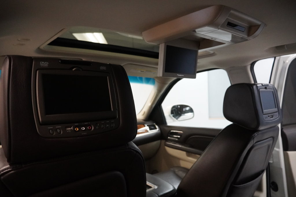 Certified 2014 Cadillac Escalade Platinum AWD/4WD image 12
