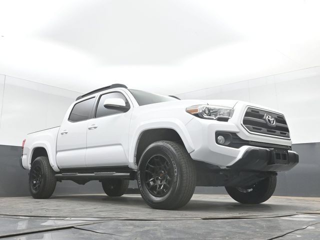 Used 2017 Toyota Tacoma SR5 w/ Tow Package AWD/4WD image 40