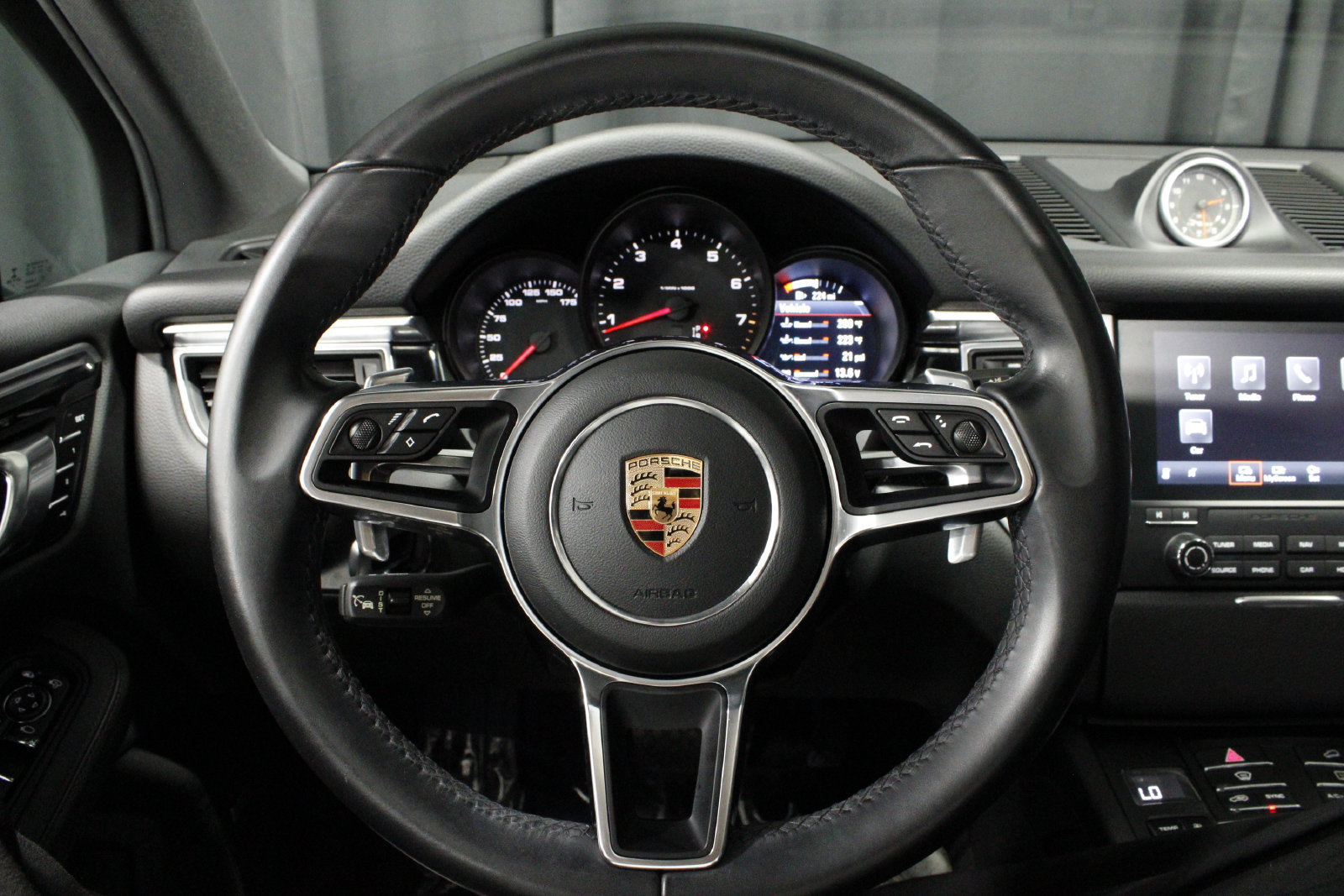 Used 2018 Porsche Macan AWD/4WD image 22