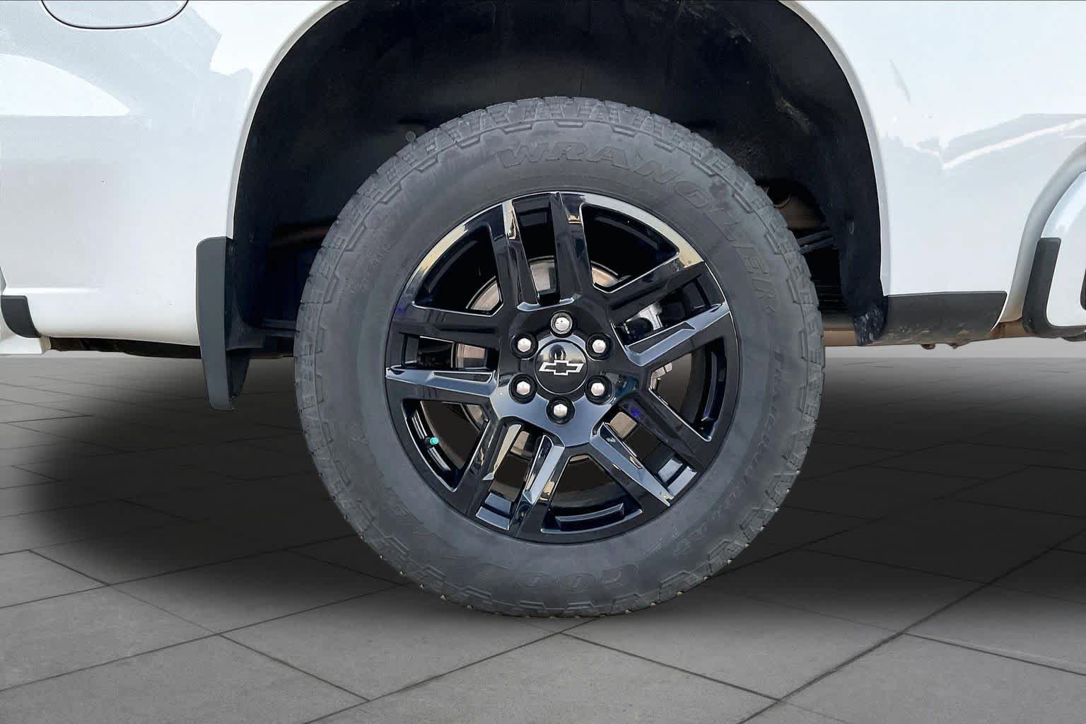 Used 2025 Chevrolet Silverado 1500 RST AWD/4WD image 12