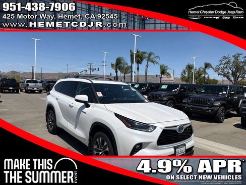 Used 2021 Toyota Highlander XLE AWD/4WD image 1