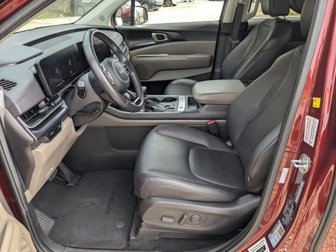 Used 2025 Kia Carnival LXS image 22