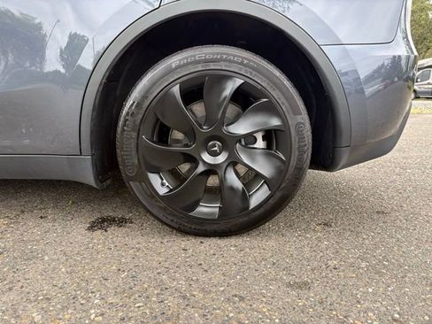 Used 2022 Tesla Model Y Long Range AWD/4WD image 10