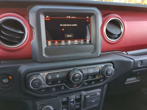 Used 2021 Jeep Wrangler Unlimited Rubicon w/ Safety Group image 19