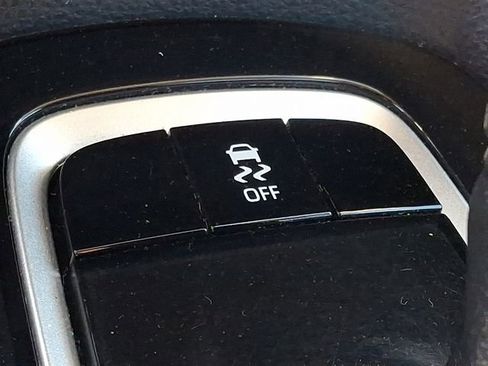 Used 2025 Toyota Corolla LE image 22