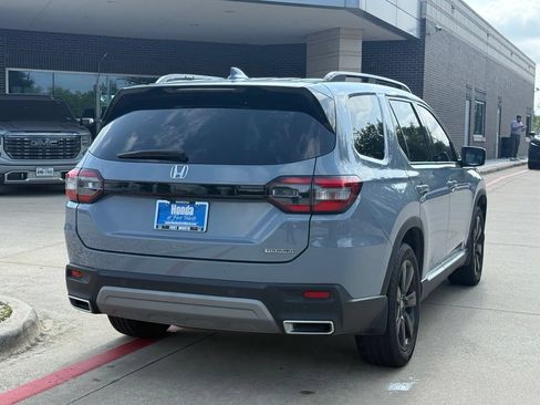 Used 2023 Honda Pilot Touring image 6