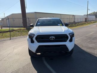 Used 2024 Toyota Tacoma SR video 2