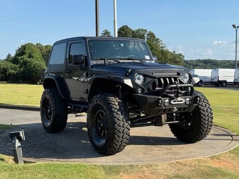 Used 2018 Jeep Wrangler Rubicon w/ Cold Weather Group AWD/4WD image 9