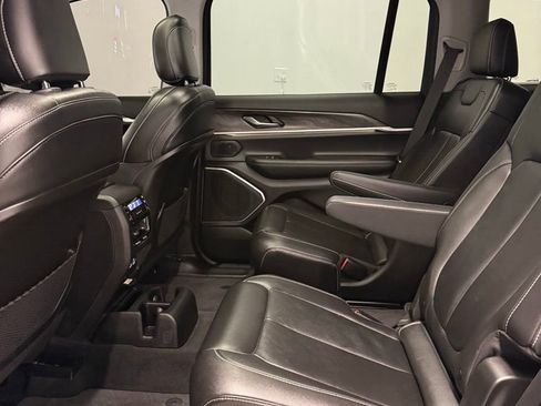 Used 2022 Jeep Grand Cherokee L Limited w/ Black Appearance Package image 19