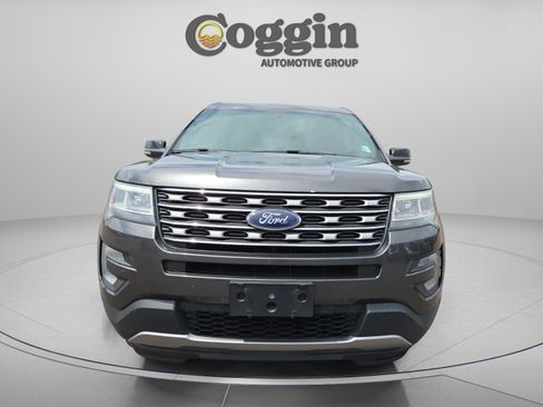 Used 2017 Ford Explorer XLT w/ Equipment Group 202A image 8