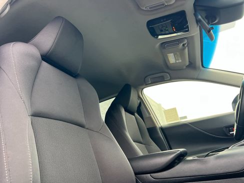 Used 2022 Toyota Venza LE image 18