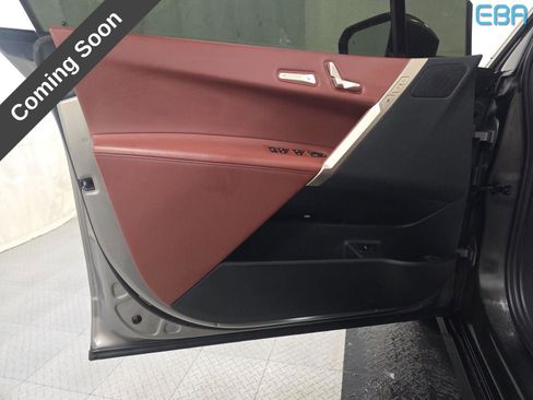 Used 2023 BMW iX xDrive50 w/ Sport Package image 7