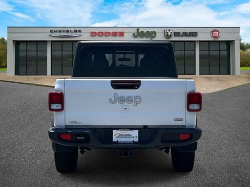 Used 2021 Jeep Gladiator Overland w/ Trailer Tow Package AWD/4WD image 5