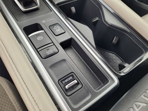 Used 2024 Nissan Pathfinder SV image 23