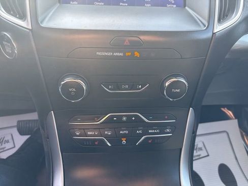 Used 2020 Ford Edge SEL image 22