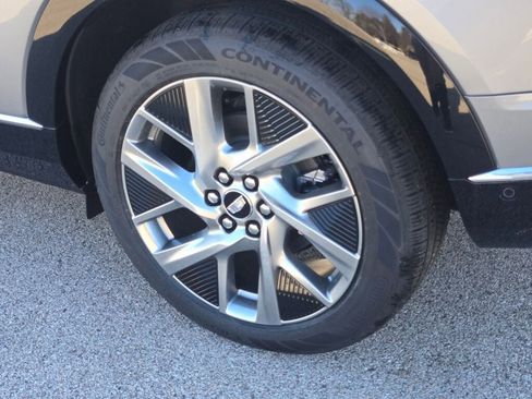 New 2026 Cadillac Optiq Luxury 1 image 17