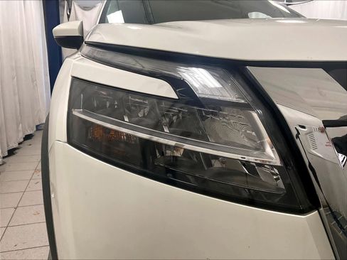 Certified 2022 Nissan Pathfinder SV image 33