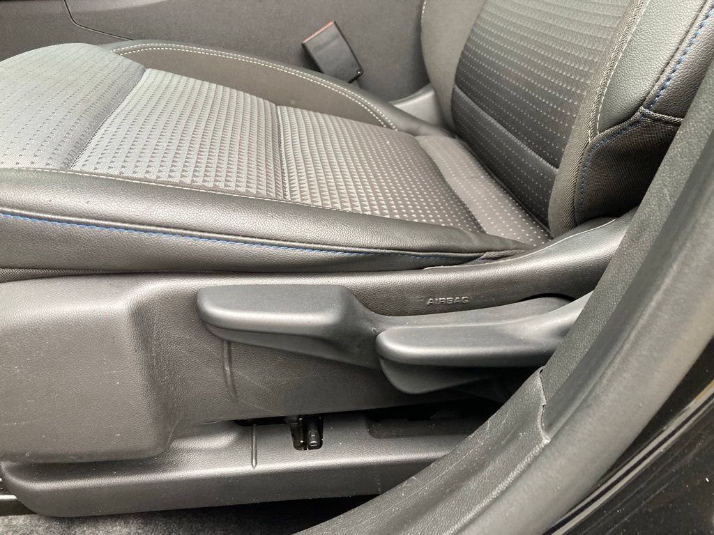 Used 2025 Chevrolet Trax LT FWD image 4