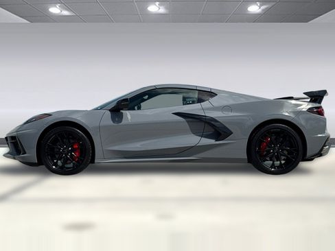Used 2025 Chevrolet Corvette Stingray Preferred Cpe w/ Battery Protection Package RWD image 2