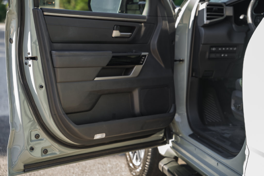 Used 2024 Toyota Tundra Limited AWD/4WD image 41