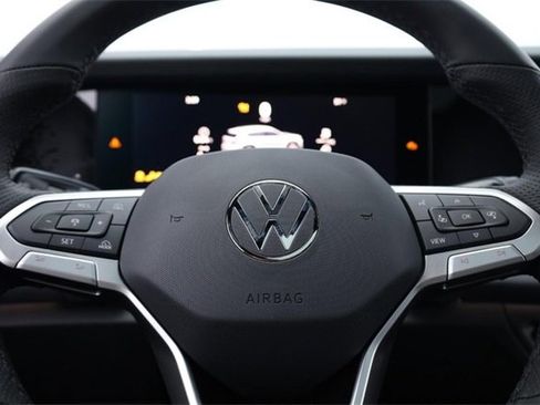 New 2026 Volkswagen Tiguan SE R-Line image 11