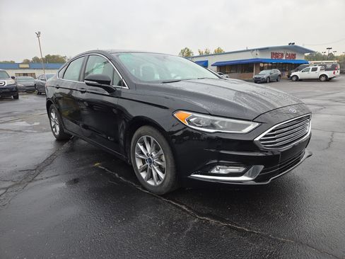 Used 2017 Ford Fusion SE w/ Fusion SE Technology Package image 7