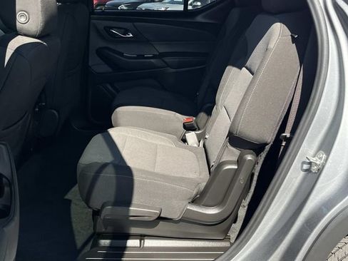 Used 2023 Chevrolet Traverse LT FWD image 21