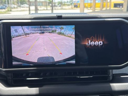 Used 2025 Jeep Wrangler Unlimited Sahara AWD/4WD image 23