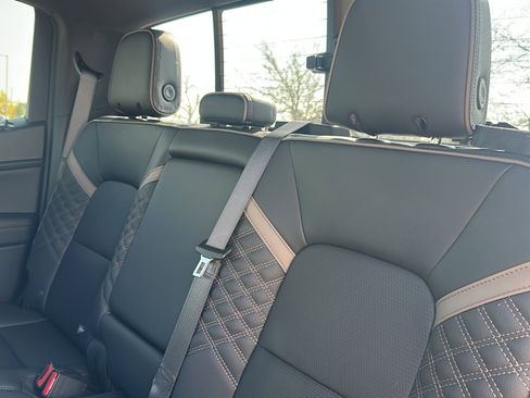 Used 2023 GMC Canyon Denali image 19