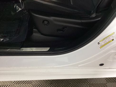 Used 2018 Jeep Grand Cherokee High Altitude AWD/4WD image 16