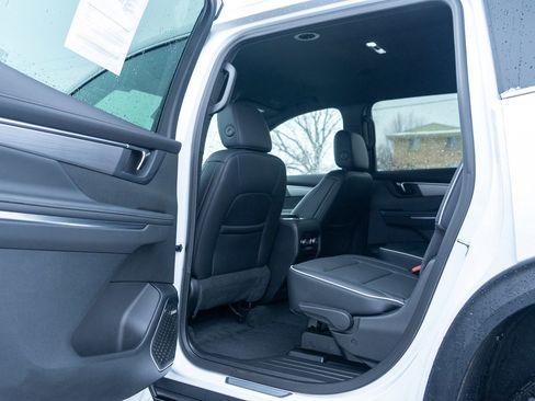 Used 2025 Buick Enclave Preferred image 27