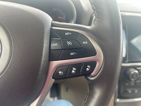 Used 2019 Jeep Grand Cherokee Overland AWD/4WD image 18