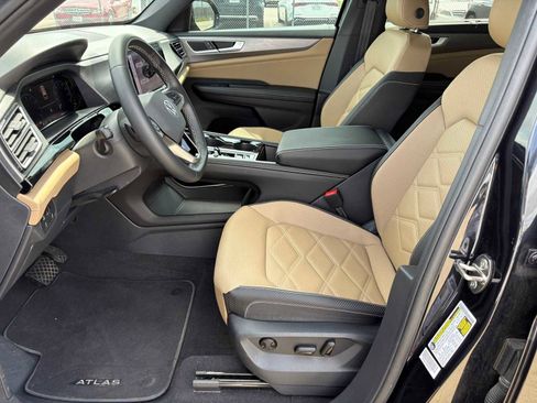 Used 2024 Volkswagen Atlas Cross Sport SE image 14