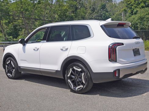 Used 2024 Kia Telluride EX AWD/4WD image 11