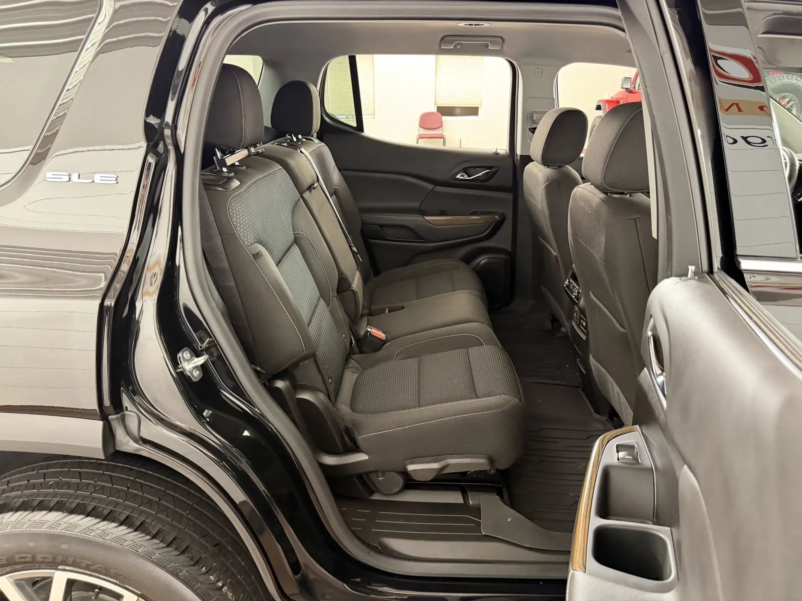 Used 2023 GMC Acadia SLE w/ Driver Convenience Package AWD/4WD image 33