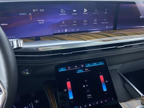 Certified 2025 Cadillac Escalade Sport Platinum w/ LPO, Floor Liner Package AWD/4WD image 5