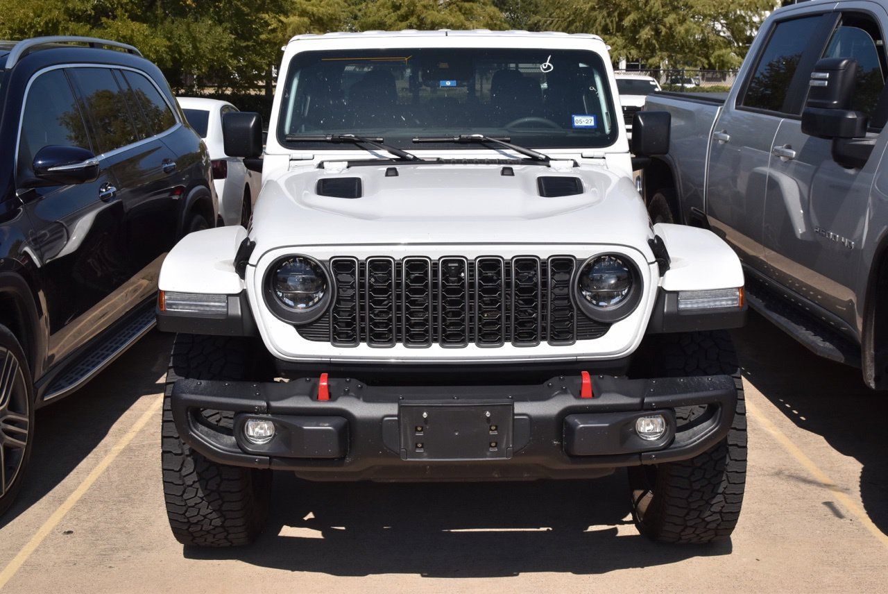 Used 2025 Jeep Gladiator Rubicon AWD/4WD image 3